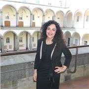 insegnante di materie umanistiche per studenti di scuole elementari, medie e superiori